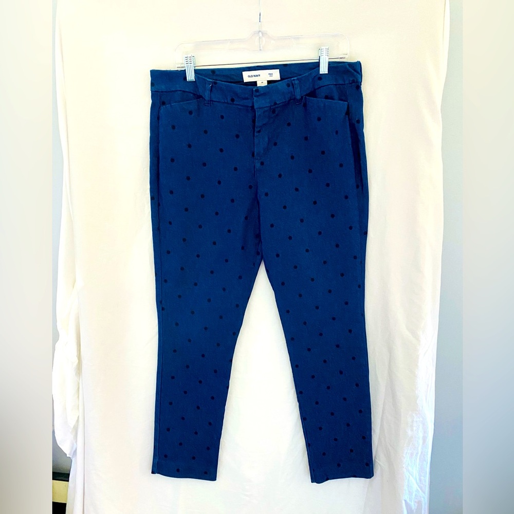 Old Navy Pixie Ankle pants size 10